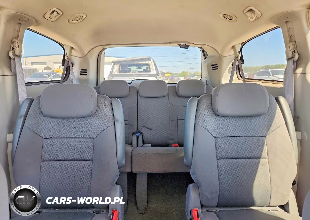2010 Chrysler Town & Country Lx VIN:2A4RR2D1XAR404842 - 10