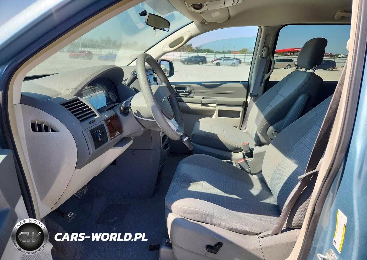 2010 Chrysler Town & Country Lx VIN:2A4RR2D1XAR404842 - 7