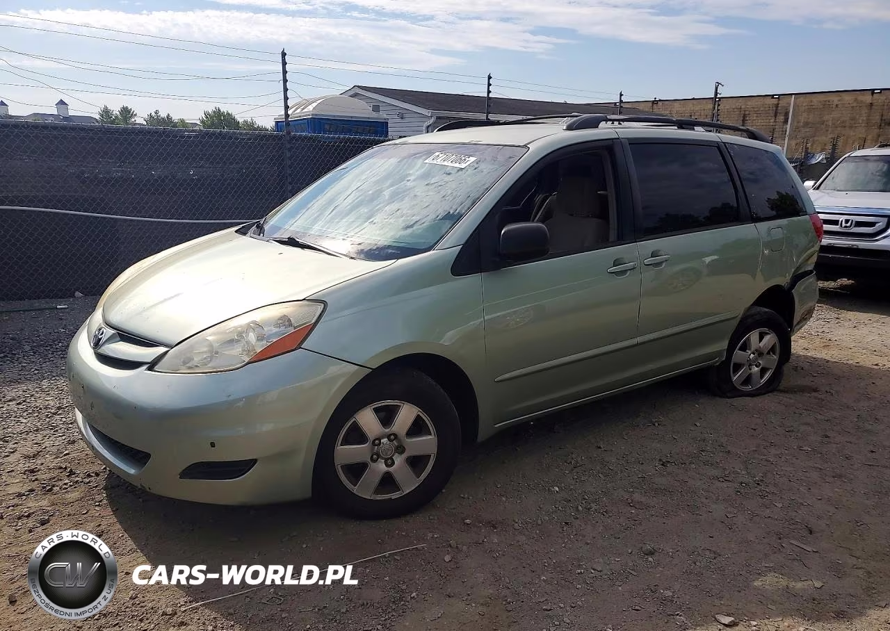 2010 Toyota Sienna Le 7-Passenger