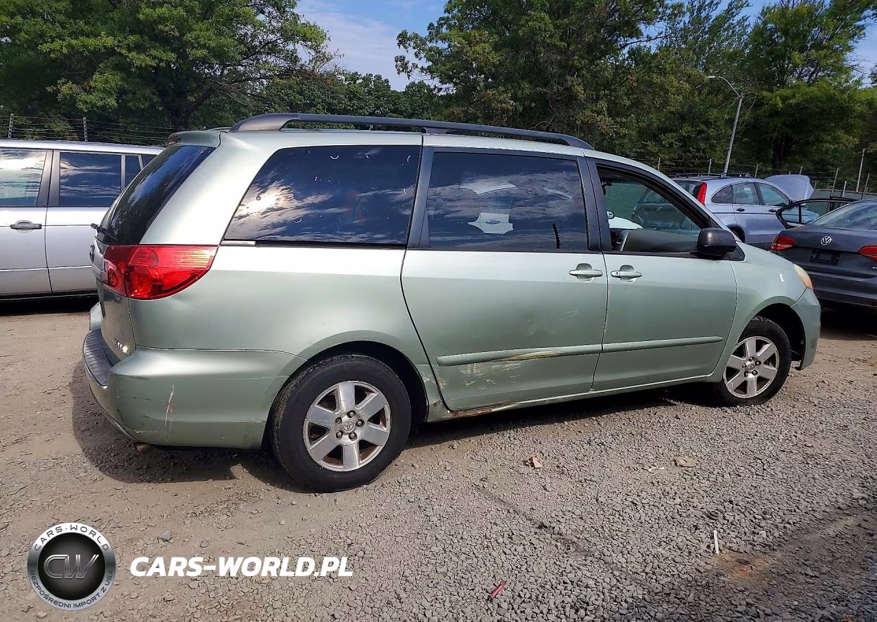 2010 Toyota Sienna Le 7-Passenger VIN:5TDKK4CC9AS342173 - 3