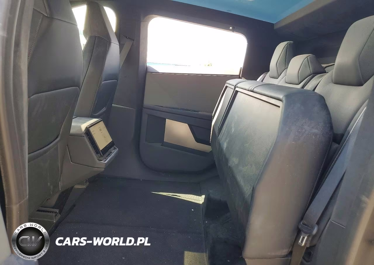 2025 Tesla Cybertruck VIN:7G2CEHED8SA060177 - 10