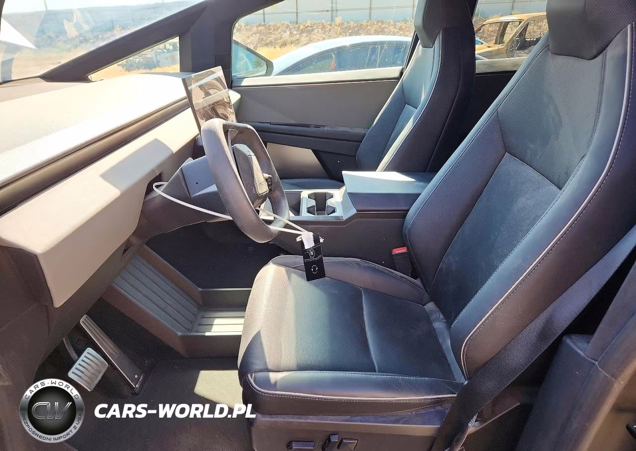 2025 Tesla Cybertruck VIN:7G2CEHED8SA060177 - 7