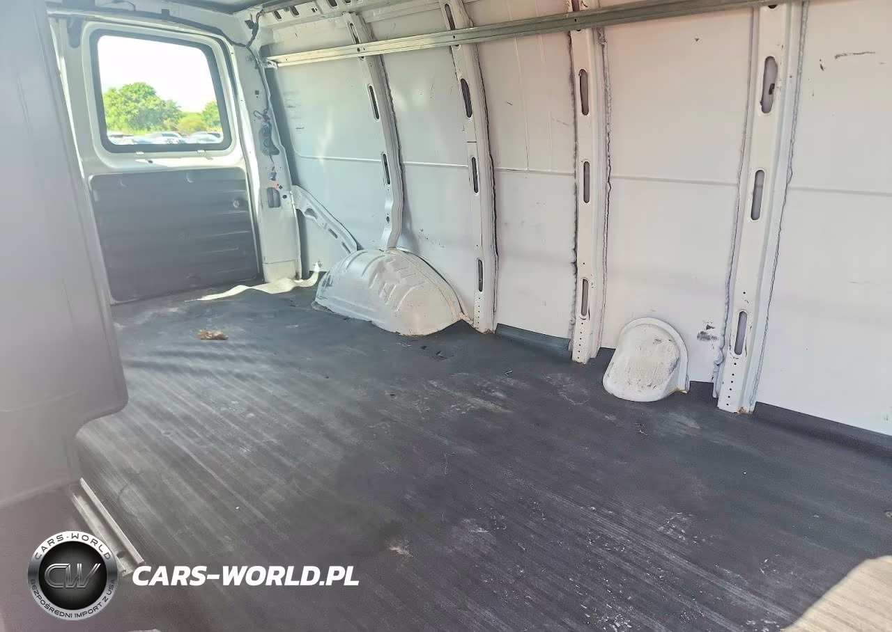 2018 Chevrolet Express G2500 VIN:1GCWGBFP2J1312239 - 11
