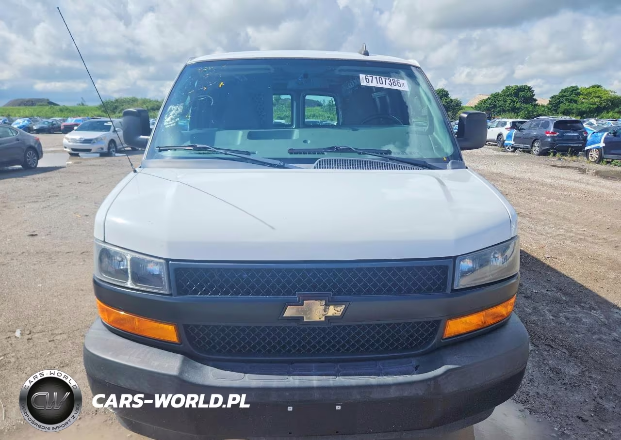 2018 Chevrolet Express G2500 VIN:1GCWGBFP2J1312239 - 5