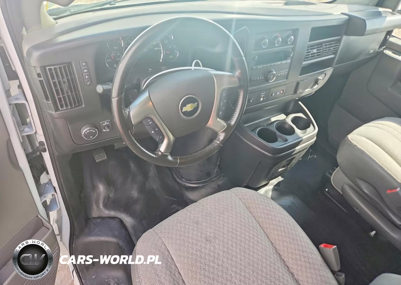 2018 Chevrolet Express G2500 VIN:1GCWGBFP2J1312239 - 8