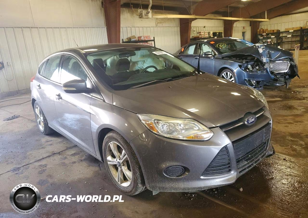 2014 Ford Focus Se VIN:1FADP3K21EL108328 - 4