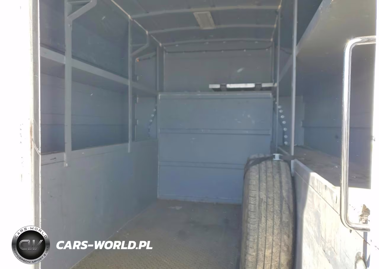 2020 Chevrolet Express 35 VIN:1GB0GRFG3L1261470 - 10