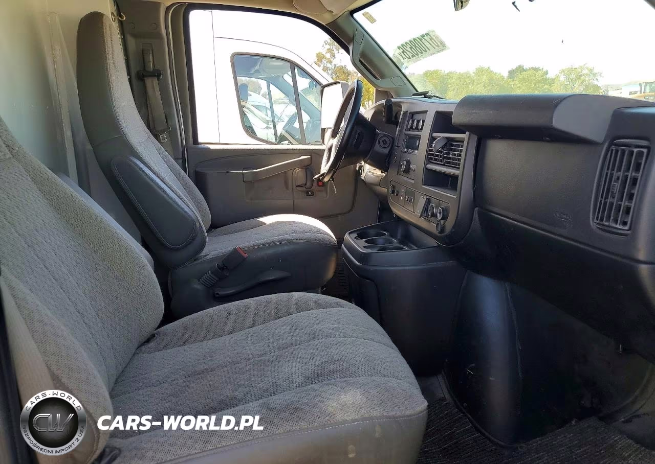 2020 Chevrolet Express 35 VIN:1GB0GRFG3L1261470 - 11