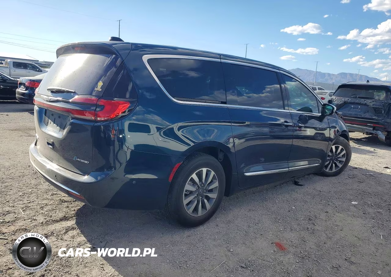 2023 Chrysler Pacifica Hybrid Limited VIN:2C4RC1S73PR630979 - 3
