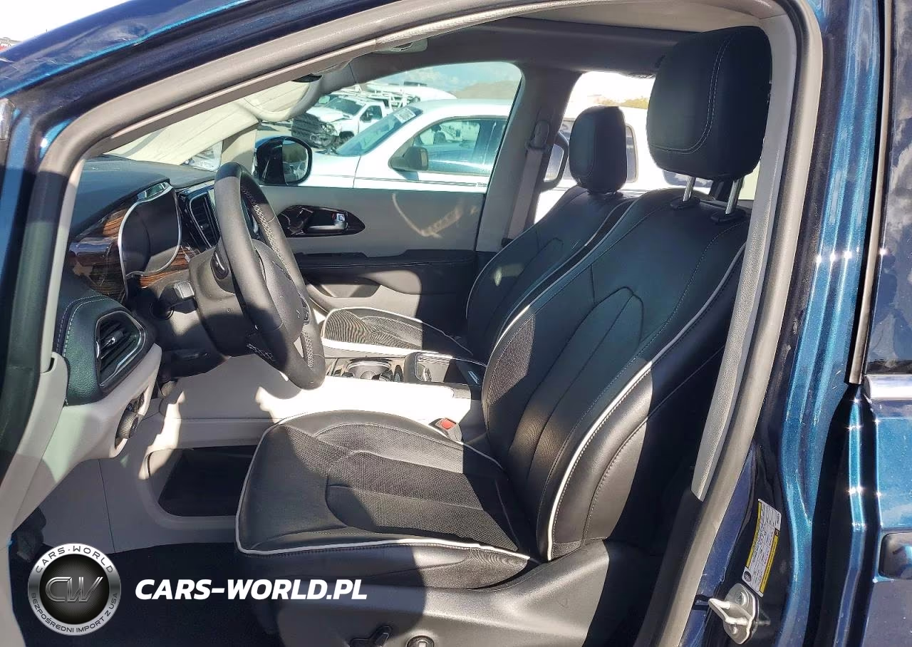 2023 Chrysler Pacifica Hybrid Limited VIN:2C4RC1S73PR630979 - 7