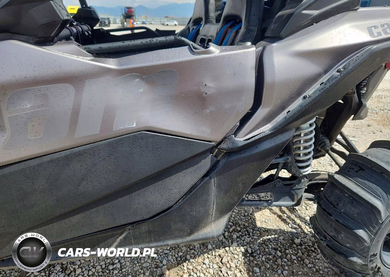 2018 Can-Am Maverick X3 Utility Vehicle VIN:3JBVEAW46JK000508 - 9