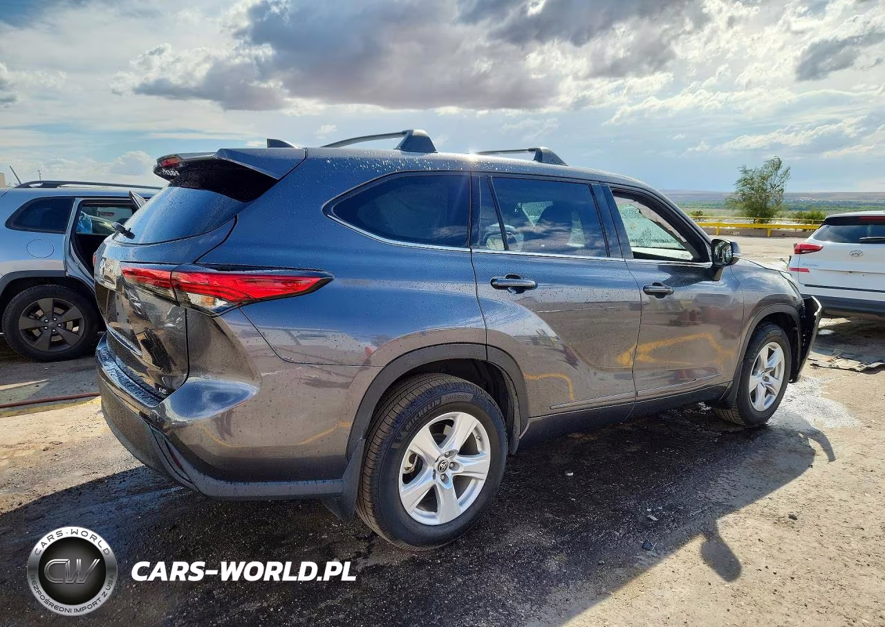 2022 Toyota Highlander Le VIN:5TDZZRAH6NS139382 - 3