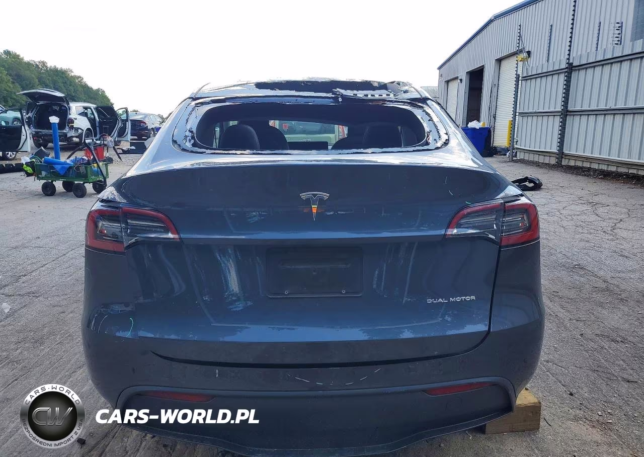 2023 Tesla Model Y VIN:7SAYGDEE7PA211332 - 6
