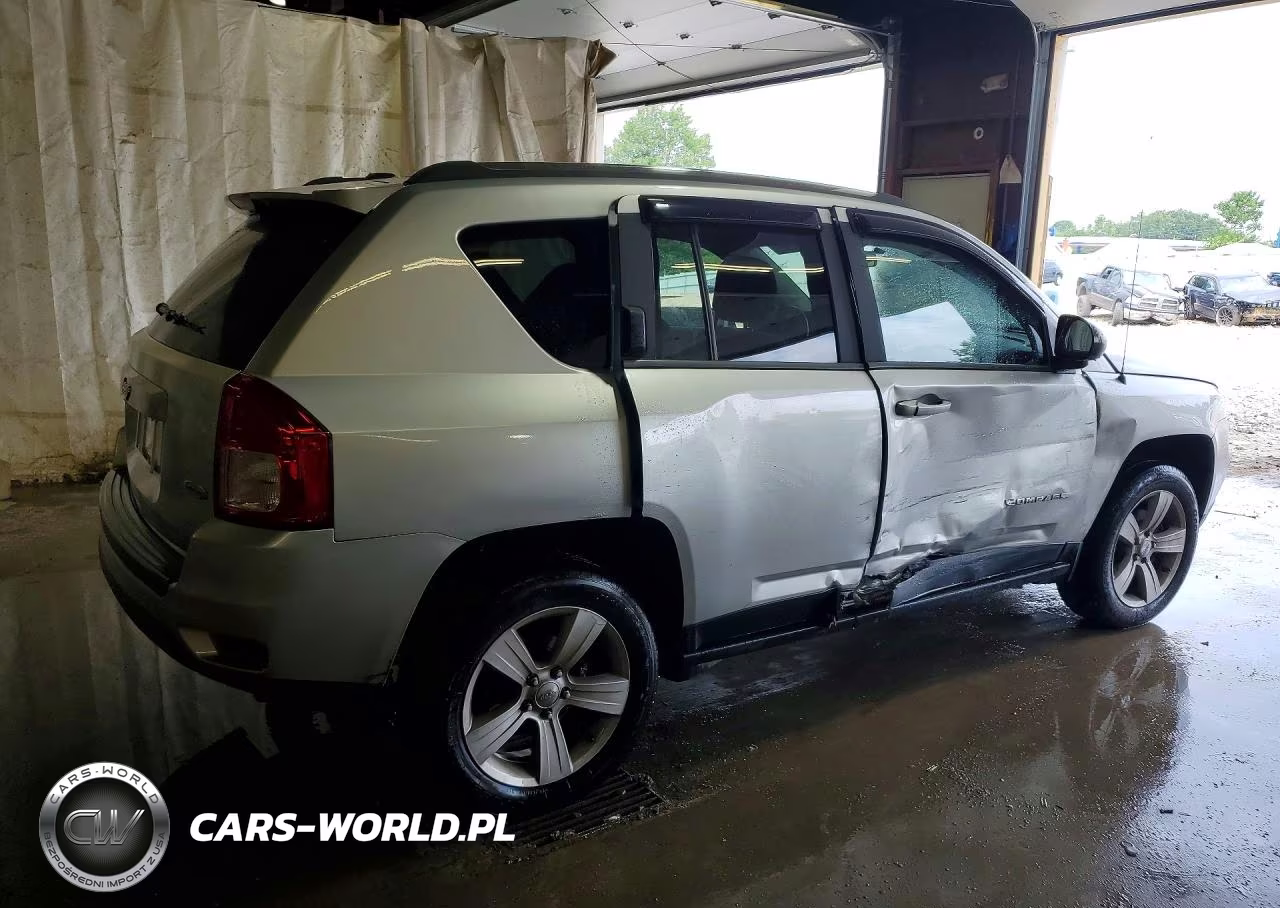 2013 Jeep Compass Latitude VIN:1C4NJDEBXDD280433 - 3