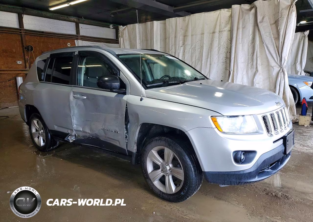 2013 Jeep Compass Latitude VIN:1C4NJDEBXDD280433 - 4