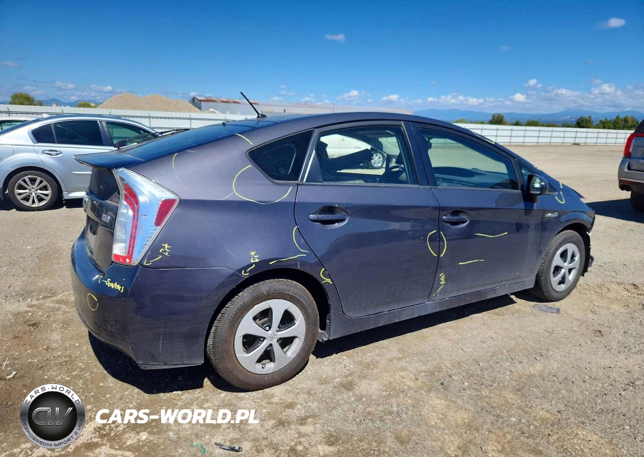 2014 Toyota Prius Two VIN:JTDKN3DU0E1764523 - 3