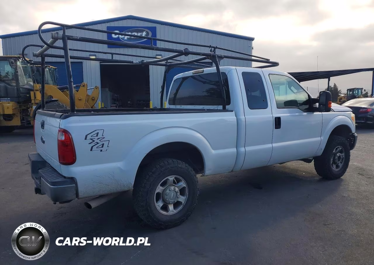 2013 Ford F250 Super Duty VIN:1FT7X2B67DEA13747 - 3