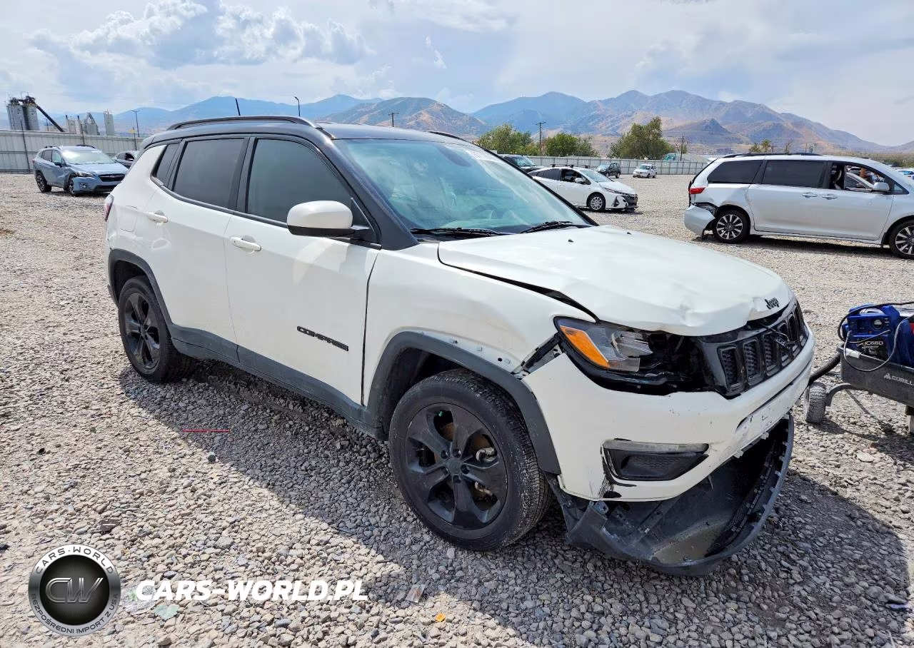 2018 Jeep Compass Latitude VIN:3C4NJDBB2JT394386 - 4