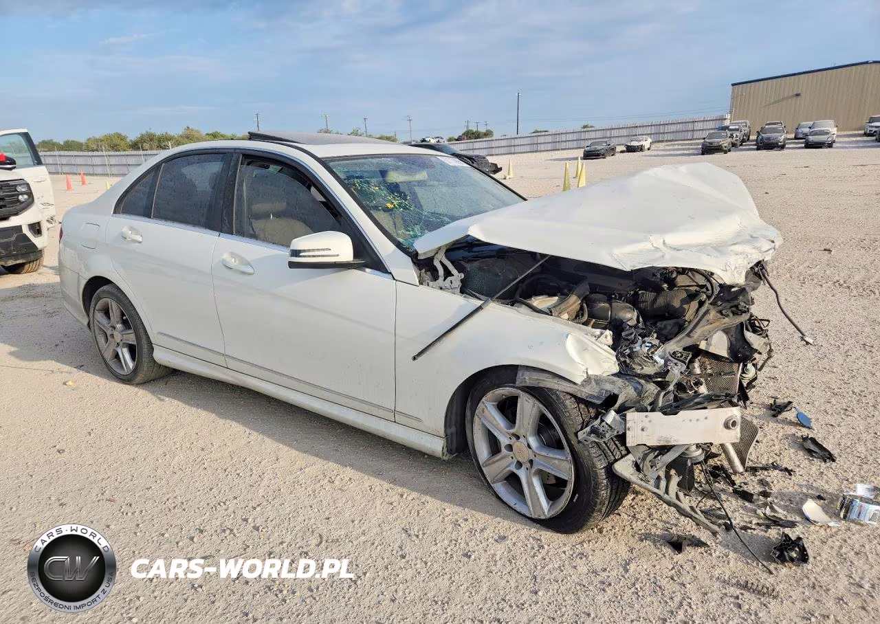 2011 Mercedes-Benz C 300 VIN:WDDGF5EB1BR178976 - 4