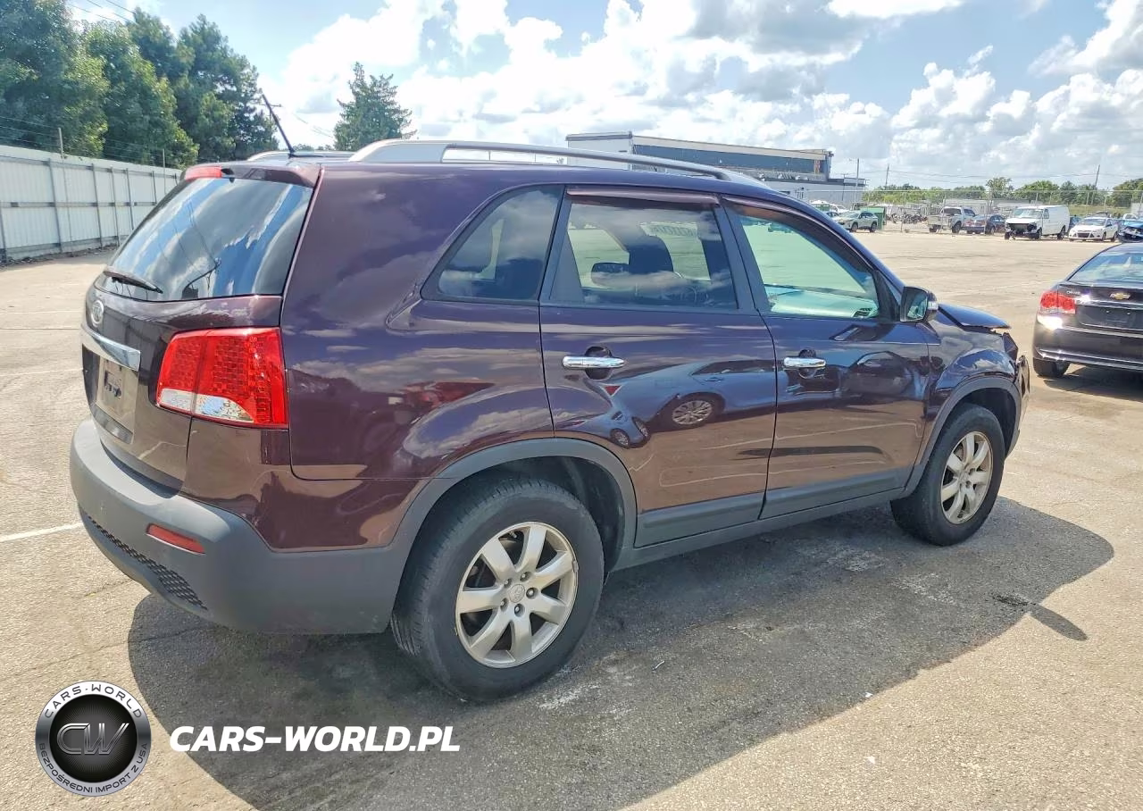 2011 Kia Sorento Lx VIN:5XYKT4A15BG151704 - 3
