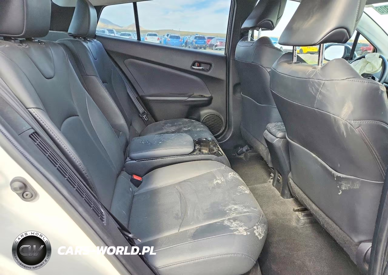 2019 Toyota Prius Prime Advanced VIN:JTDKARFP5K3112163 - 10