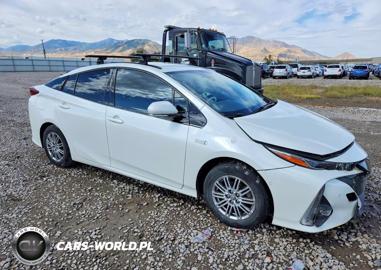 2019 Toyota Prius Prime Advanced VIN:JTDKARFP5K3112163 - 4