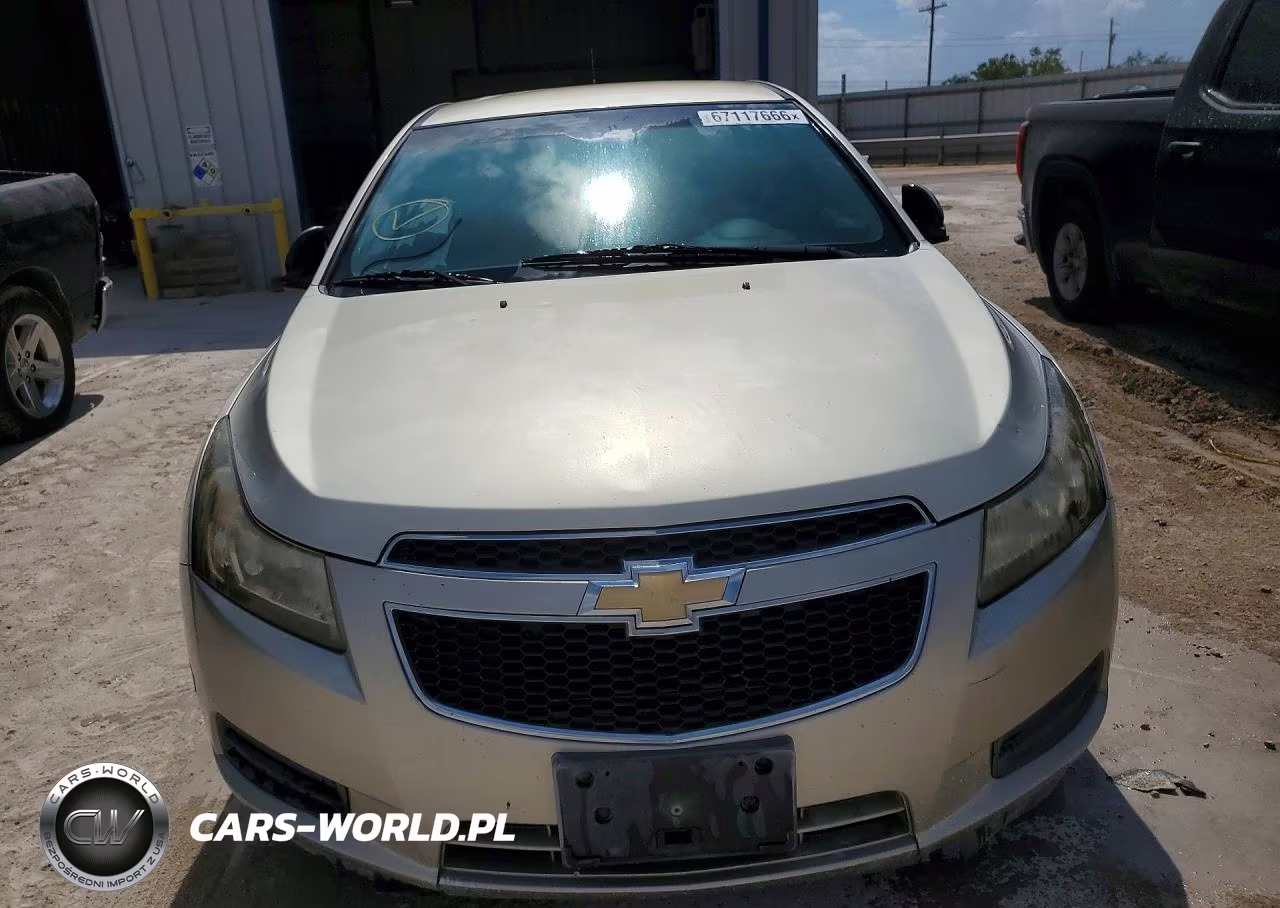 2013 Chevrolet Cruze Ls VIN:1G1PA5SH2D7120142 - 5