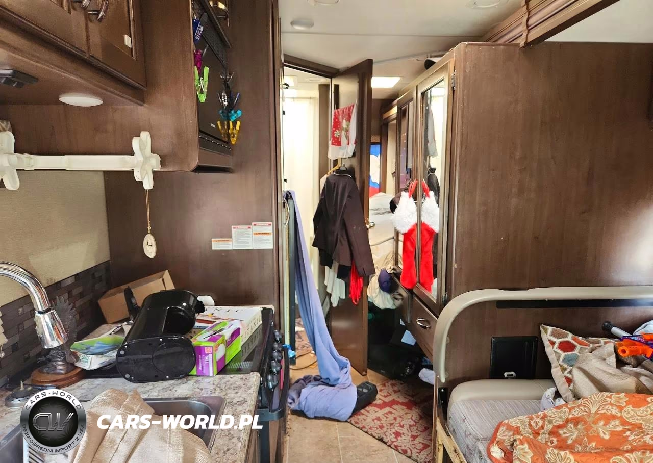 2018 Thor Motor Coach Chateau Rv VIN:1FDWE3FS0JDC00968 - 6