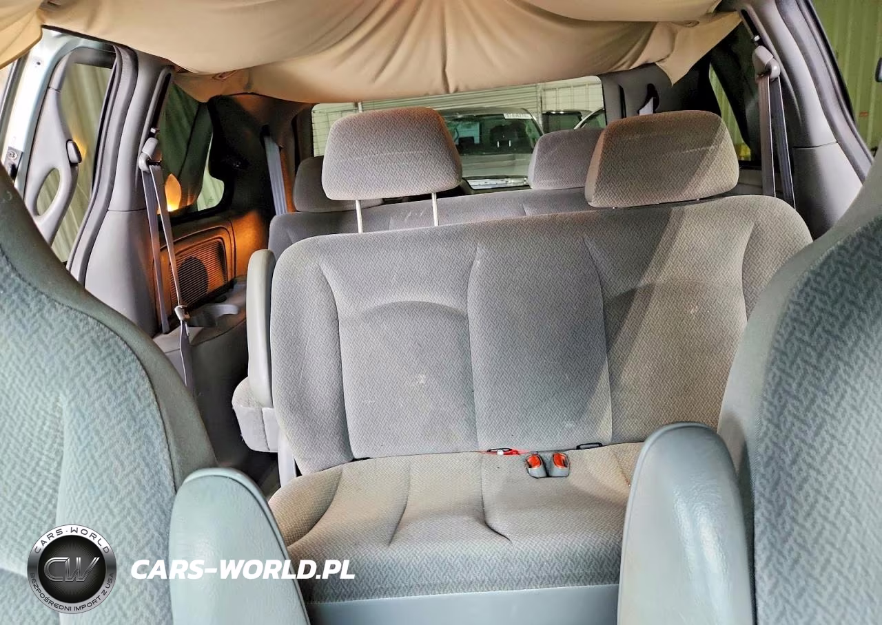 2004 Chrysler Town & Country VIN:1C4GP45R24B505699 - 10