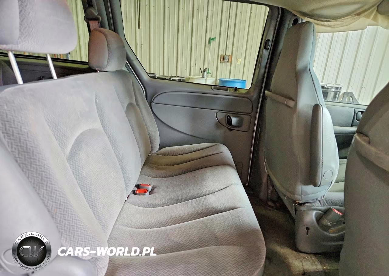 2004 Chrysler Town & Country VIN:1C4GP45R24B505699 - 11