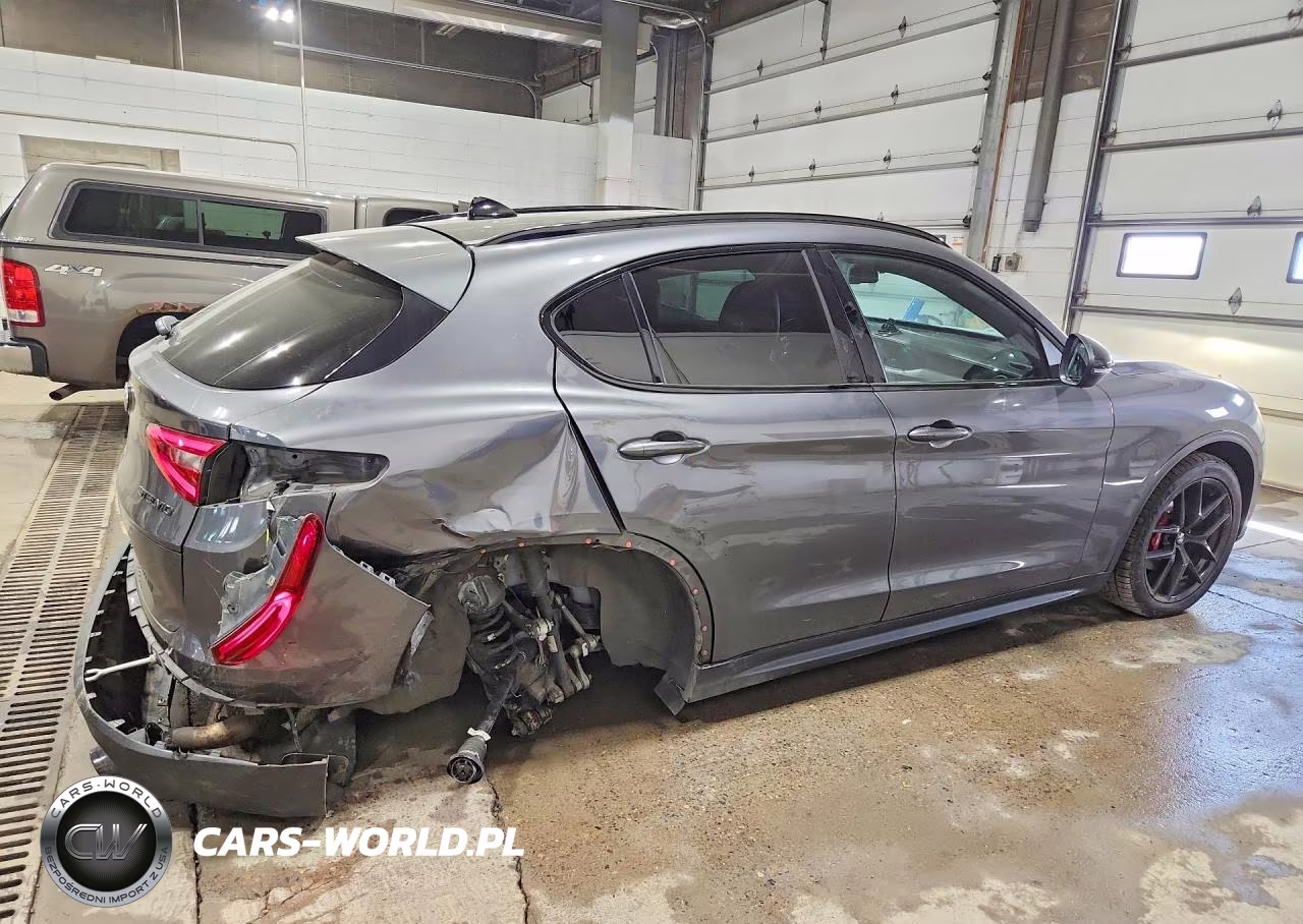 2019 Alfa Romeo Stelvio Ti VIN:ZASPAKBN7K7C41474 - 3