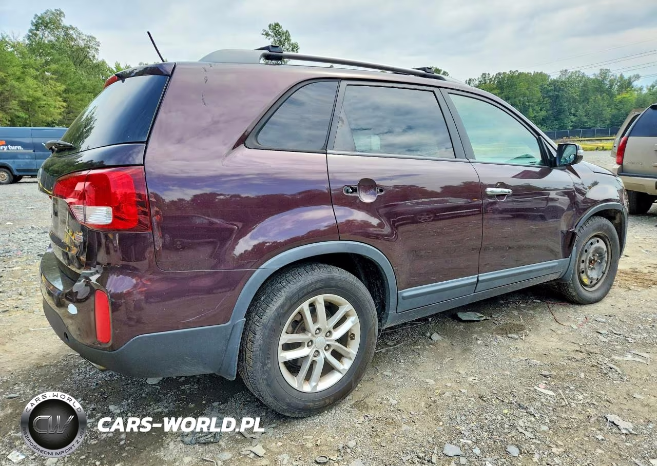 2015 Kia Sorento Lx VIN:5XYKT4A77FG573807 - 3