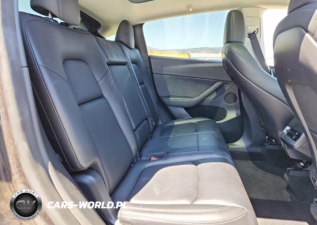 2024 Tesla Model Y VIN:7SAYGAEE8RF004114 - 11