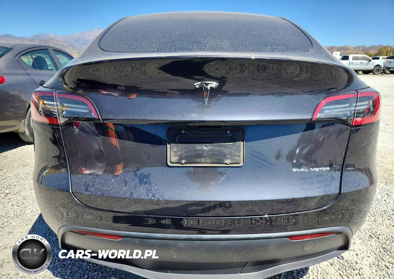 2024 Tesla Model Y VIN:7SAYGAEE8RF004114 - 6