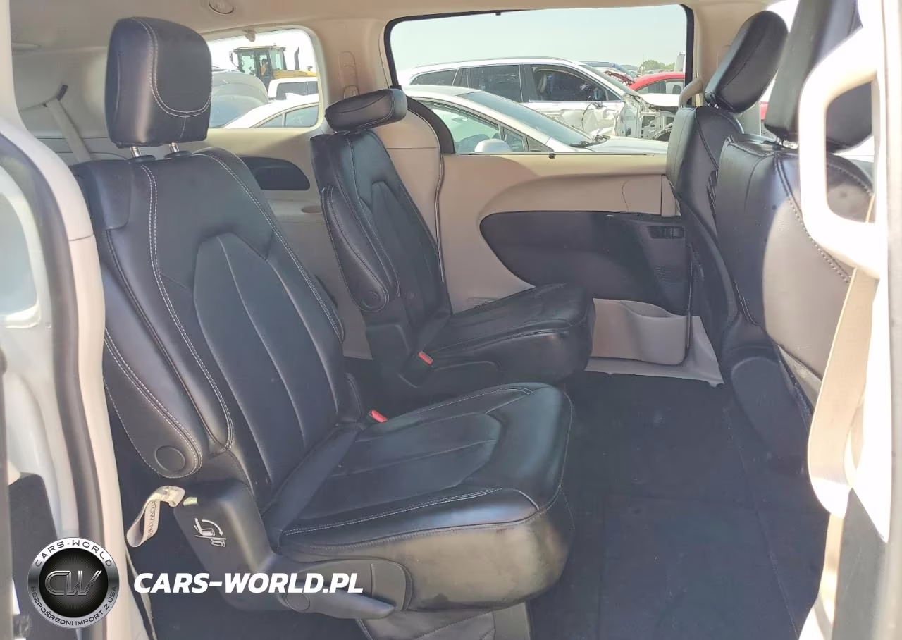 2023 Chrysler Pacifica Touring L VIN:2C4RC1BG4PR575183 - 11