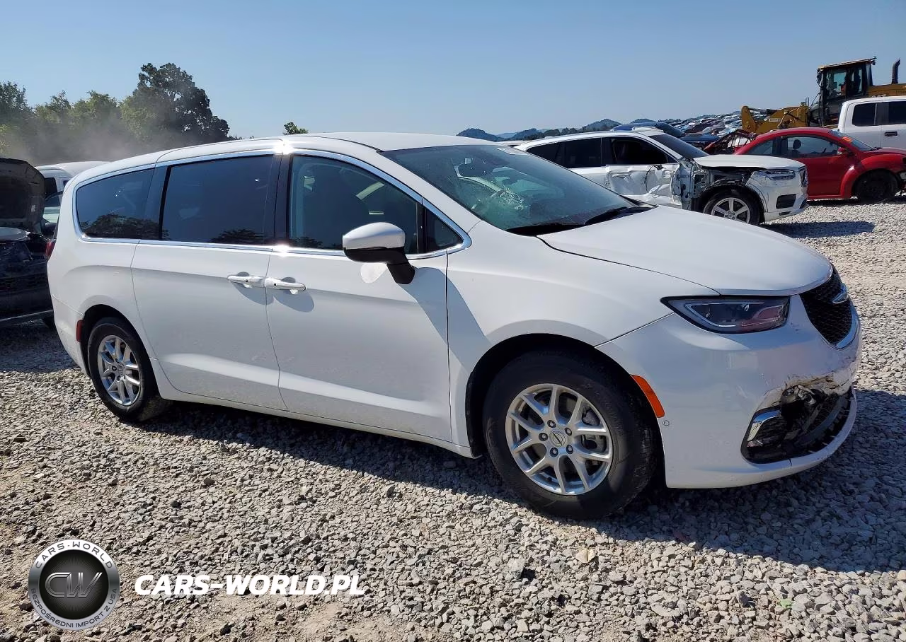 2023 Chrysler Pacifica Touring L VIN:2C4RC1BG4PR575183 - 4