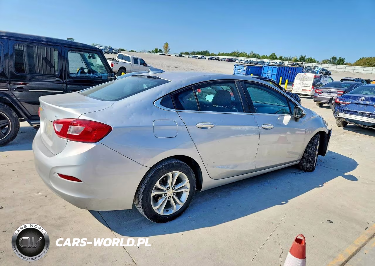 2019 Chevrolet Cruze Lt VIN:1G1BE5SM6K7116619 - 3