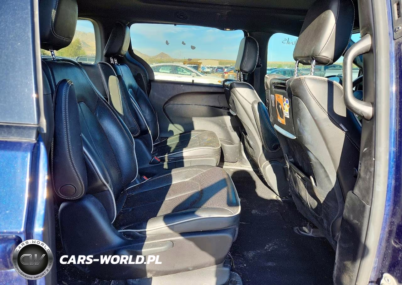 2020 Chrysler Pacifica Hybrid Limited VIN:2C4RC1N79LR200606 - 11