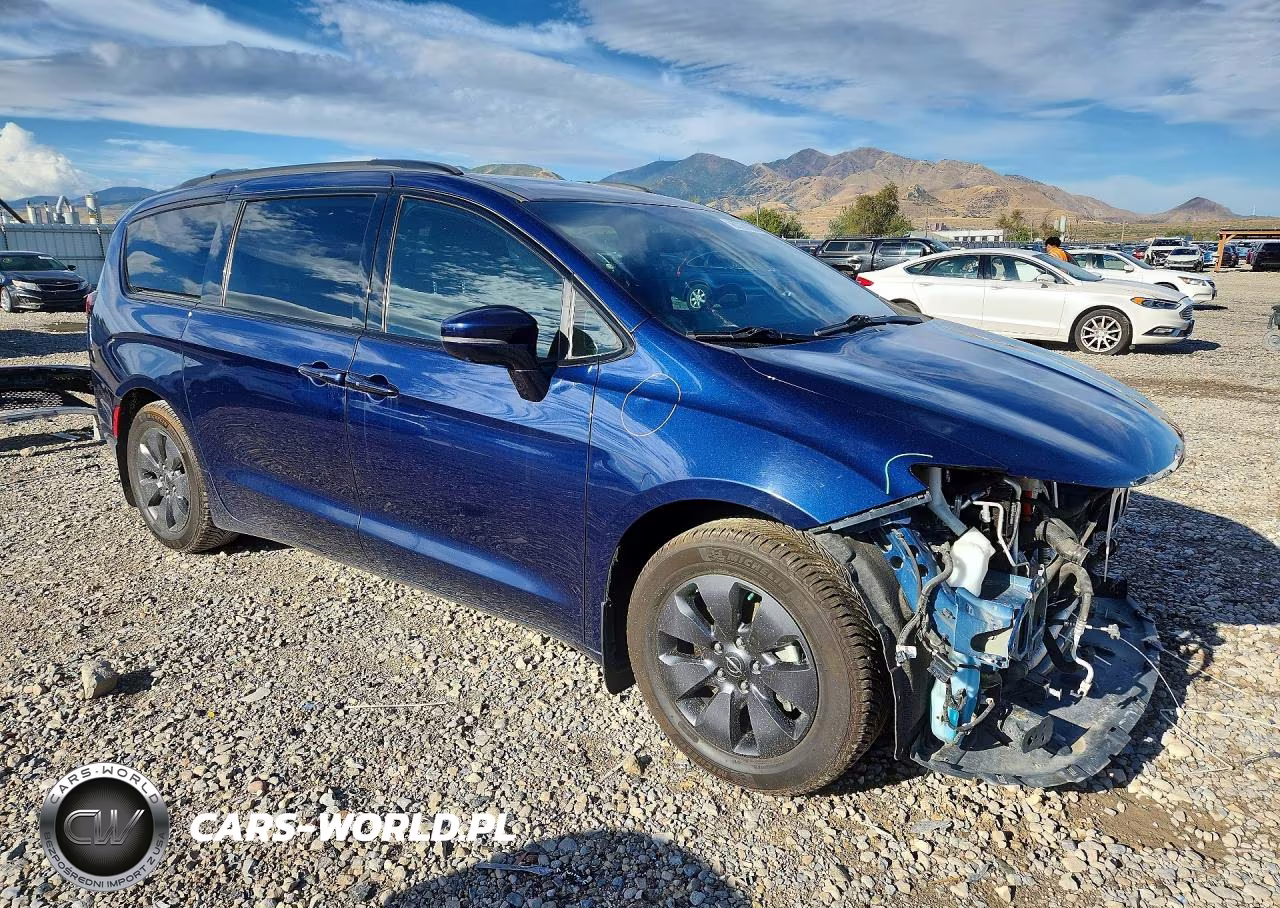 2020 Chrysler Pacifica Hybrid Limited VIN:2C4RC1N79LR200606 - 4