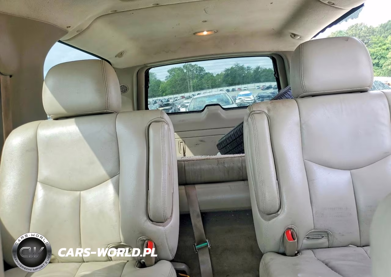 2004 Chevrolet Suburban C1500 VIN:3GNEC16Z44G325686 - 10