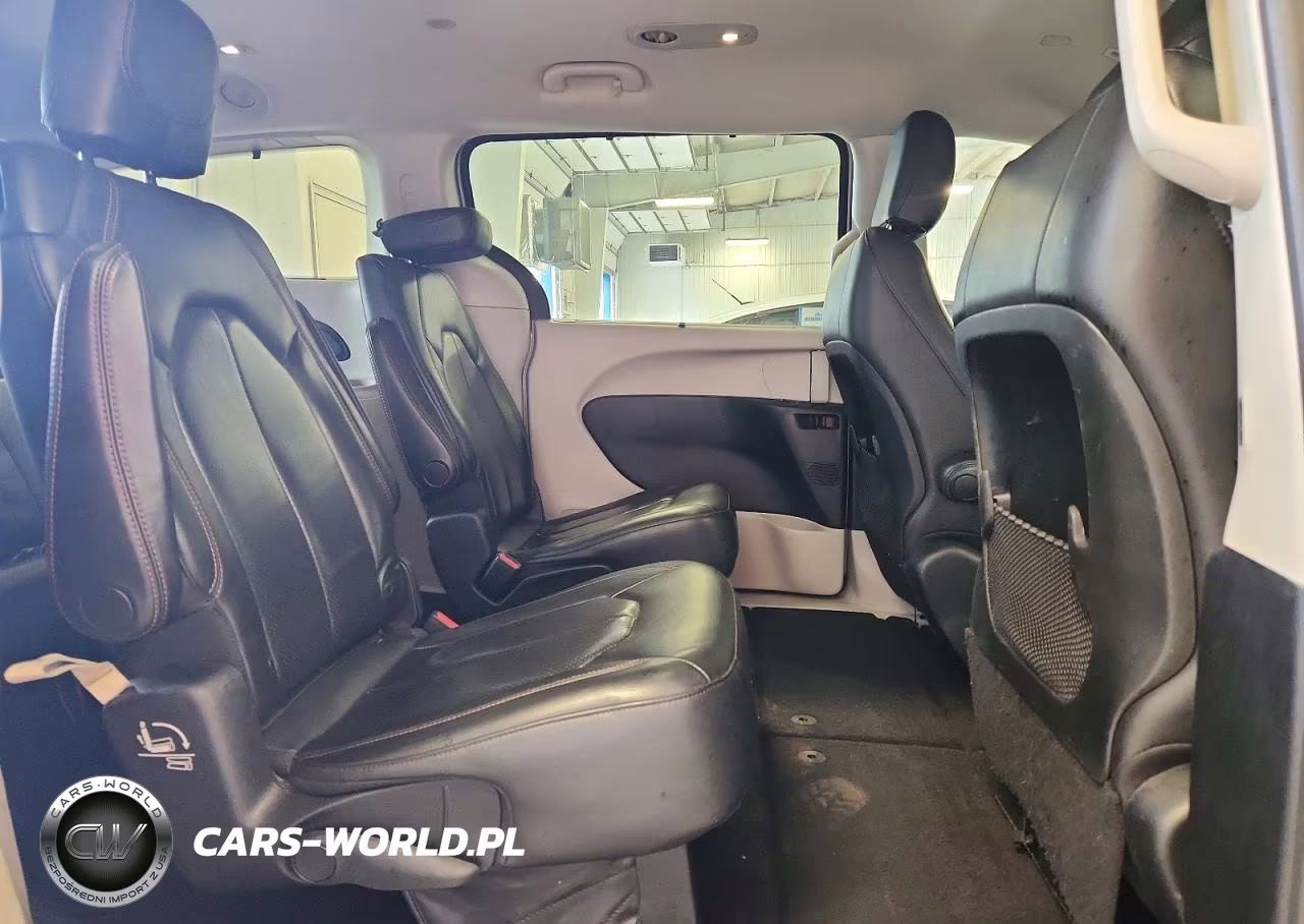 2019 Chrysler Pacifica Touring L VIN:2C4RC1BG2KR539825 - 11