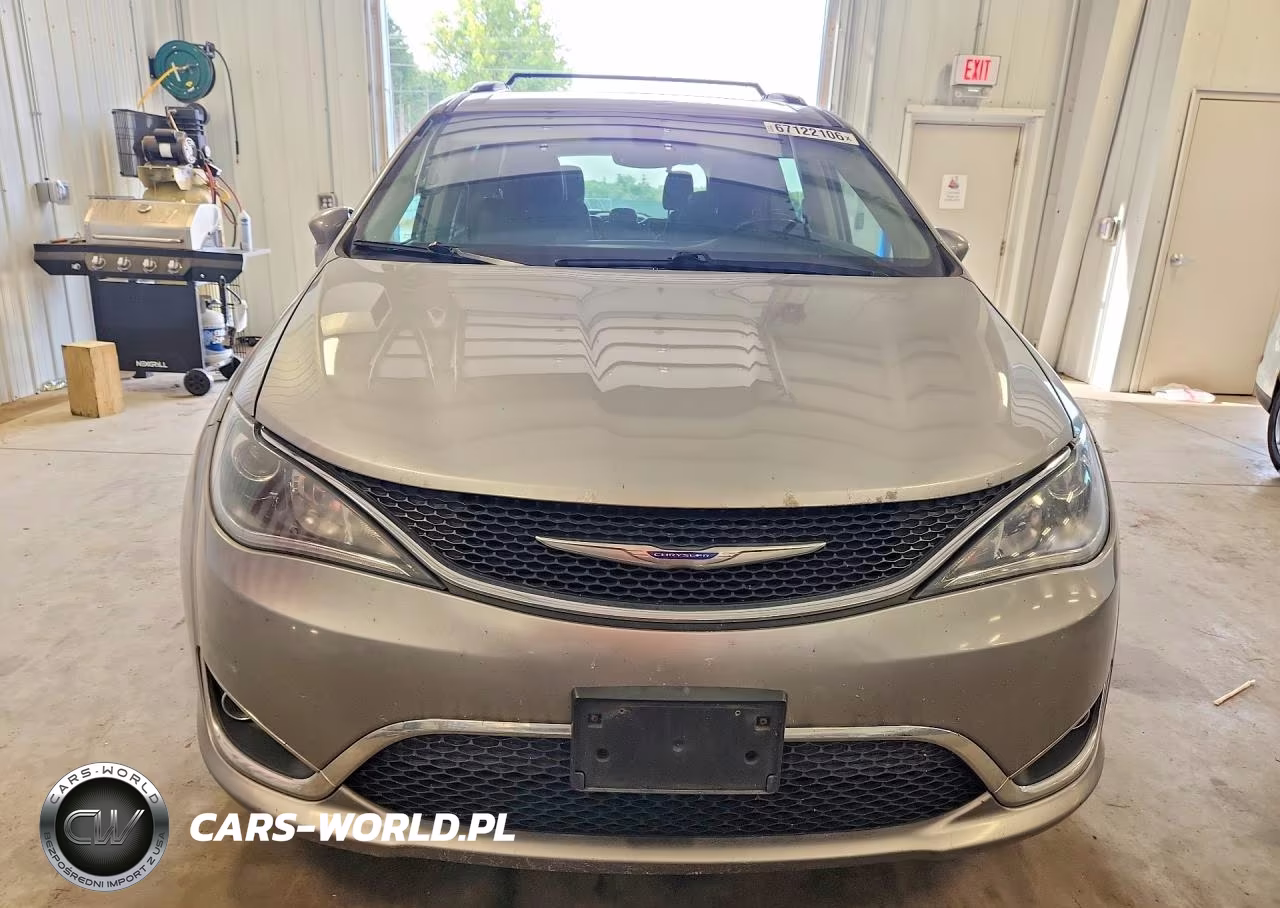 2019 Chrysler Pacifica Touring L VIN:2C4RC1BG2KR539825 - 5