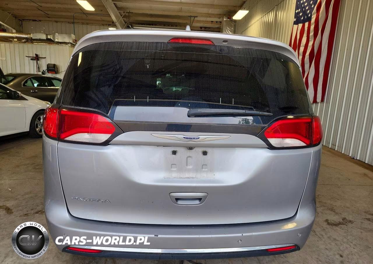 2019 Chrysler Pacifica Touring L VIN:2C4RC1BG2KR539825 - 6