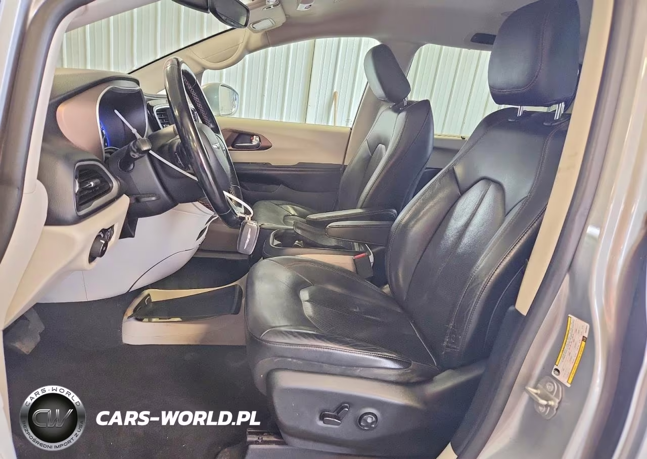 2019 Chrysler Pacifica Touring L VIN:2C4RC1BG2KR539825 - 7
