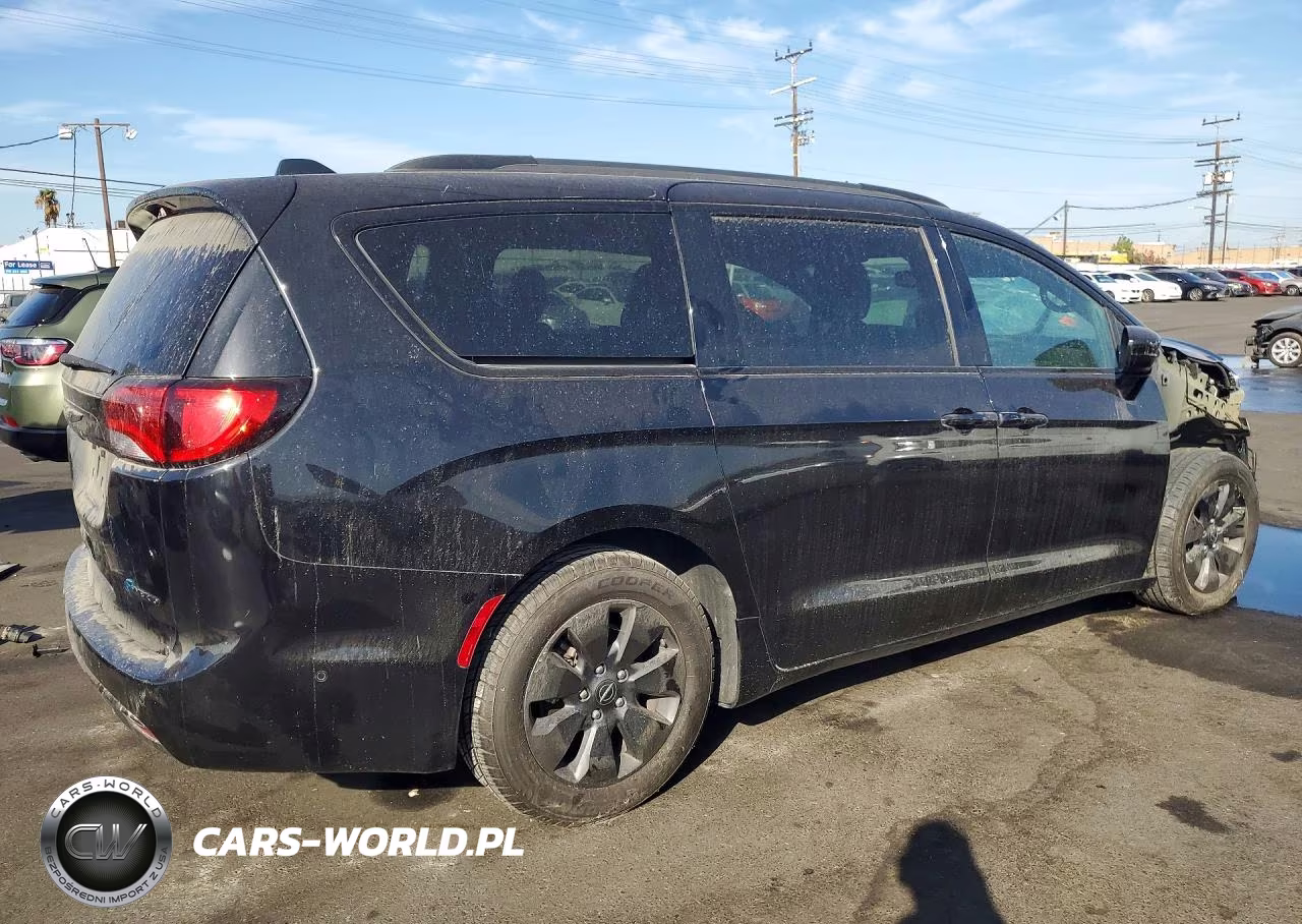 2019 Chrysler Pacifica Hybrid Touring Plus VIN:2C4RC1H77KR532893 - 3