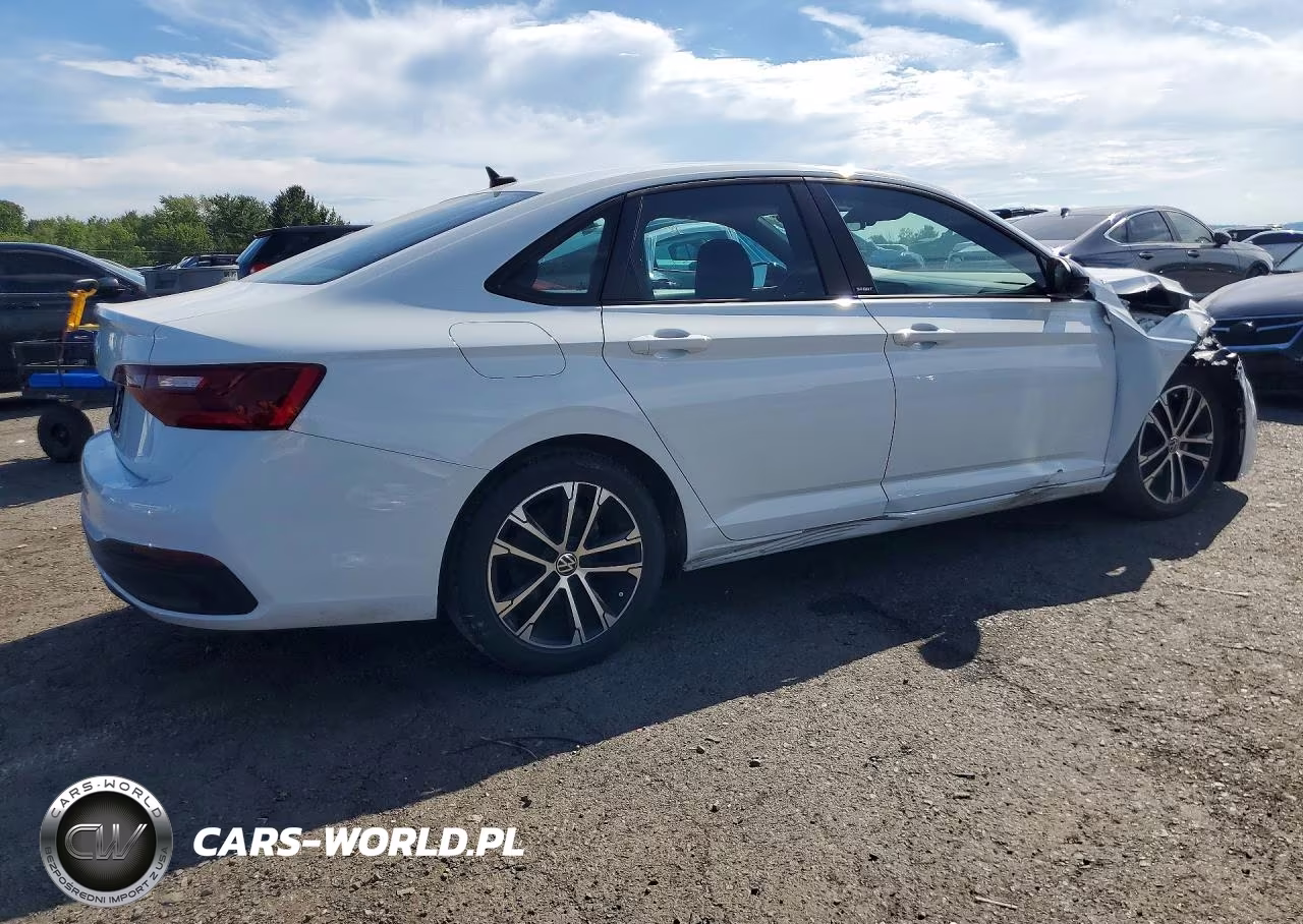 2023 Volkswagen Jetta Sport VIN:3VWAM7BU0PM014258 - 3