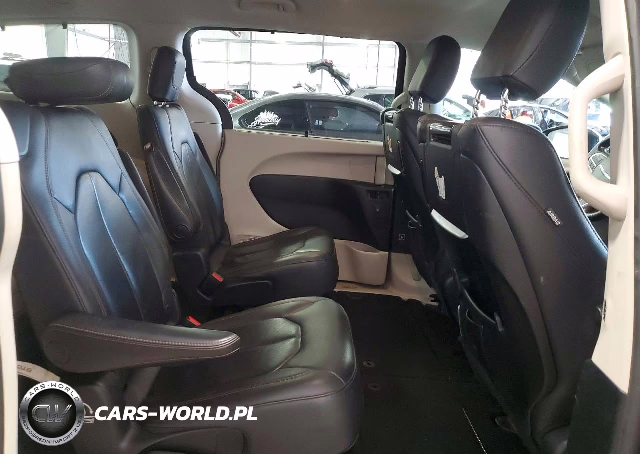 2017 Chrysler Pacifica Touring L Plus VIN:2C4RC1EG7HR821771 - 10