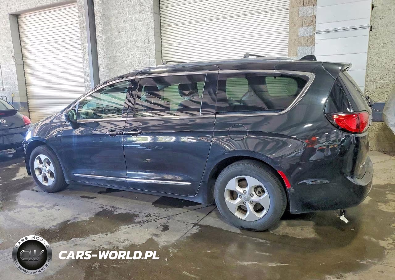 2017 Chrysler Pacifica Touring L Plus VIN:2C4RC1EG7HR821771 - 2