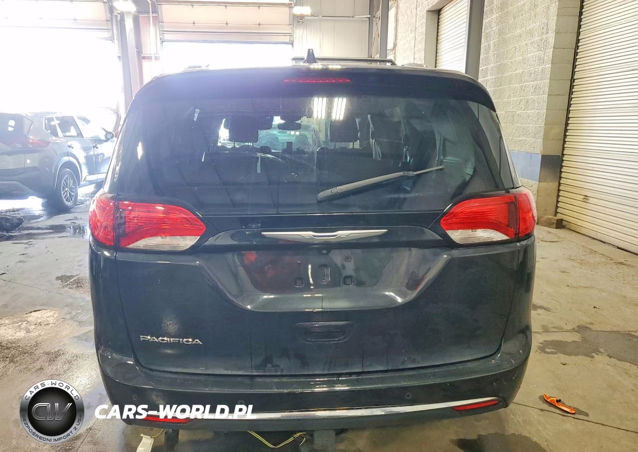 2017 Chrysler Pacifica Touring L Plus VIN:2C4RC1EG7HR821771 - 6