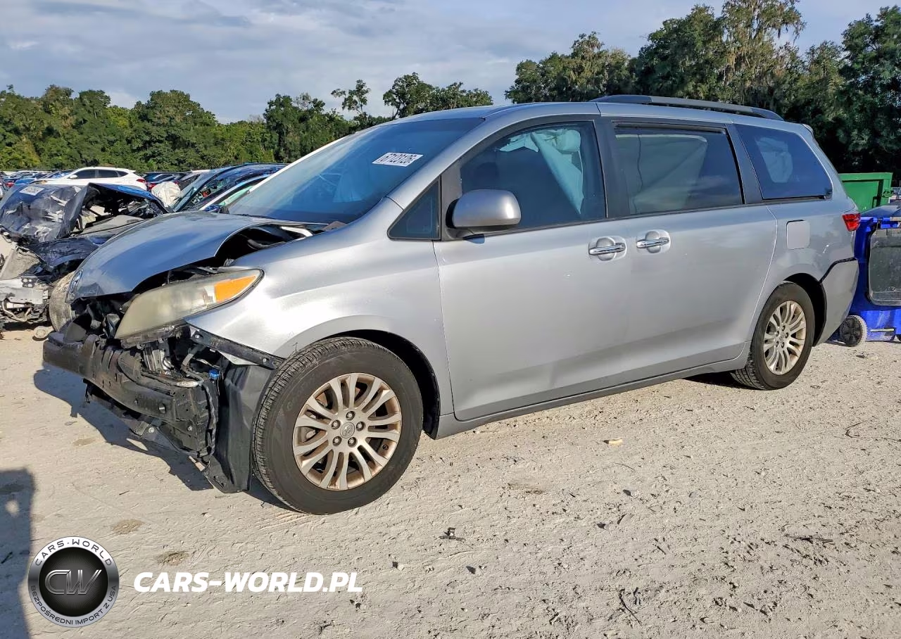 2015 Toyota Sienna Xle 8-Passenger – zdjęcie 1 z 13